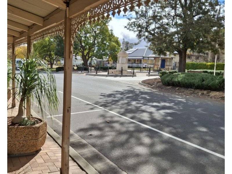 109 Mocatta Street, Goombungee QLD 4354