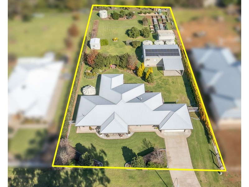 15 Bass Street, Cabarlah QLD 4352