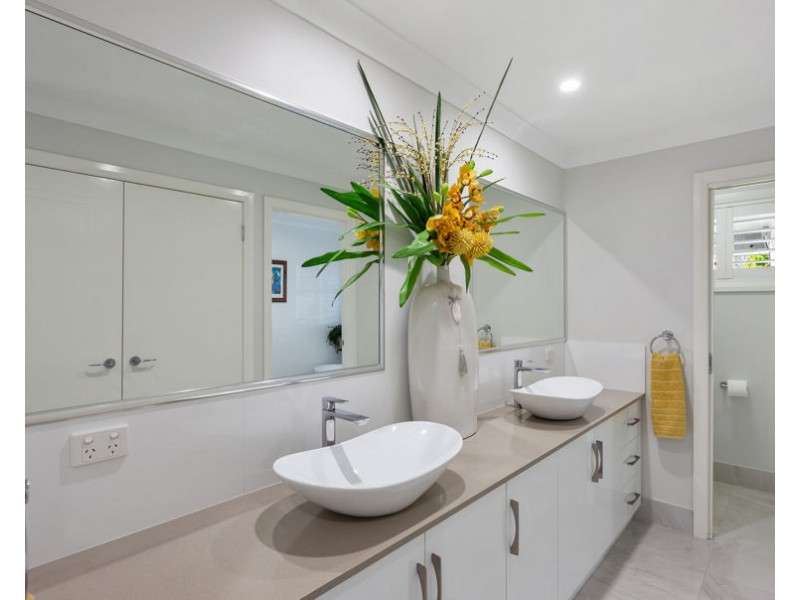 15 Bass Street, Cabarlah QLD 4352