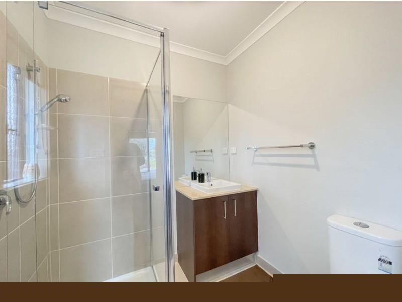 27 Cobungra Grove, Wollert VIC 3750