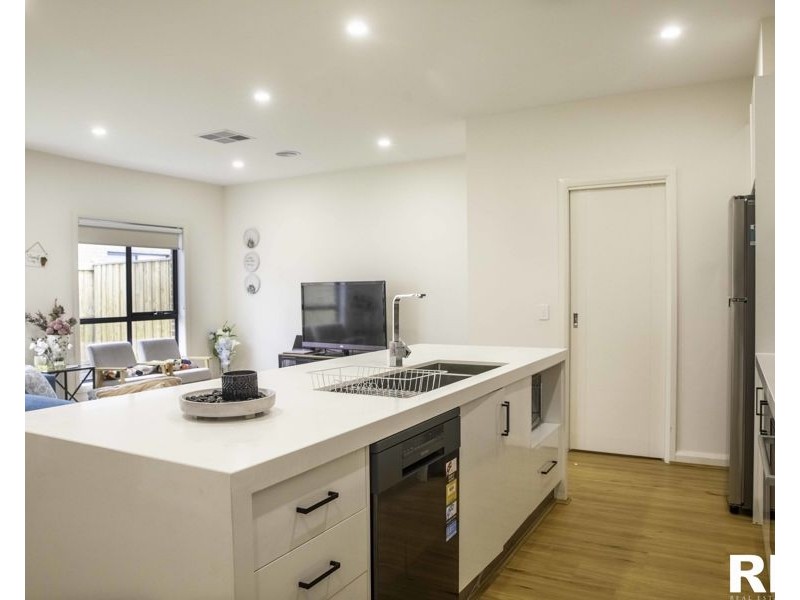 22 Leafspring Rd, Donnybrook VIC 3064