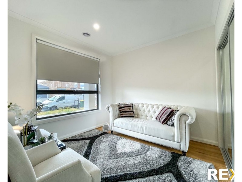 22 Leafspring Rd, Donnybrook VIC 3064