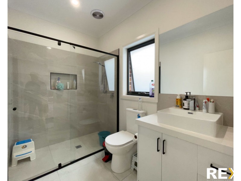 22 Leafspring Rd, Donnybrook VIC 3064