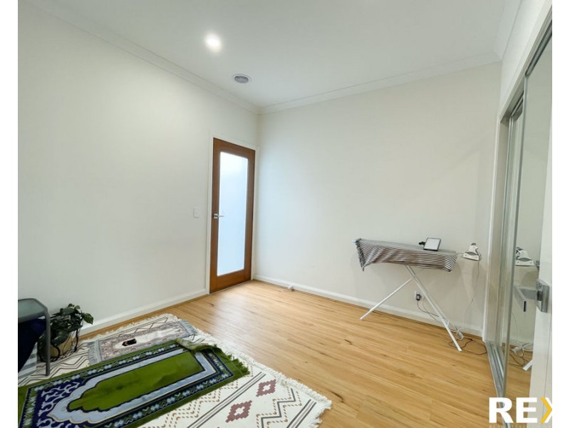 22 Leafspring Rd, Donnybrook VIC 3064
