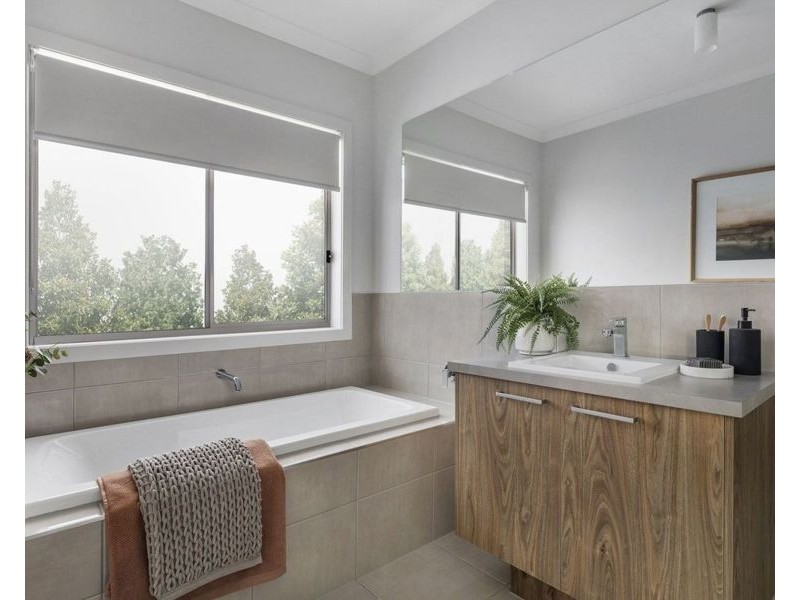 18 Lakoya Avenue, Wollert VIC 3750