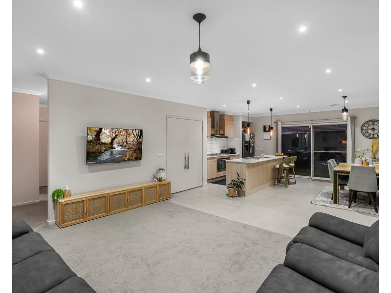 38 Appleberry Way, Wallan VIC 3756