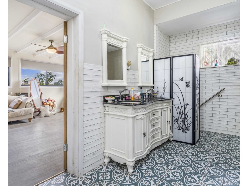 8 Crottys Lane, Yarravel NSW 2440