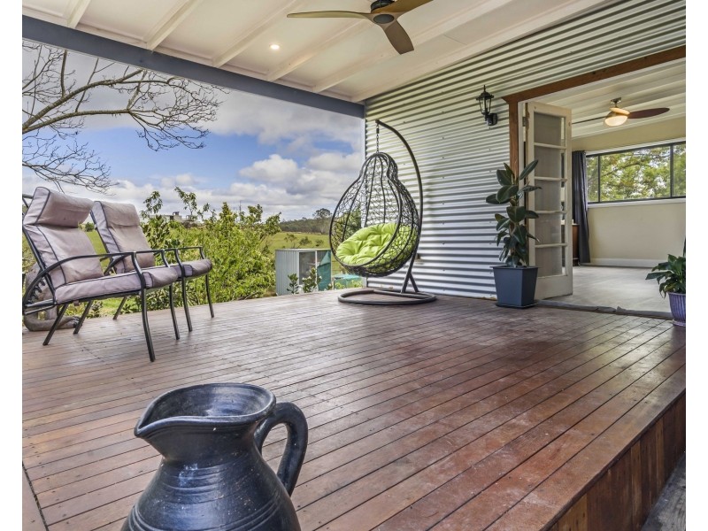 8 Crottys Lane, Yarravel NSW 2440
