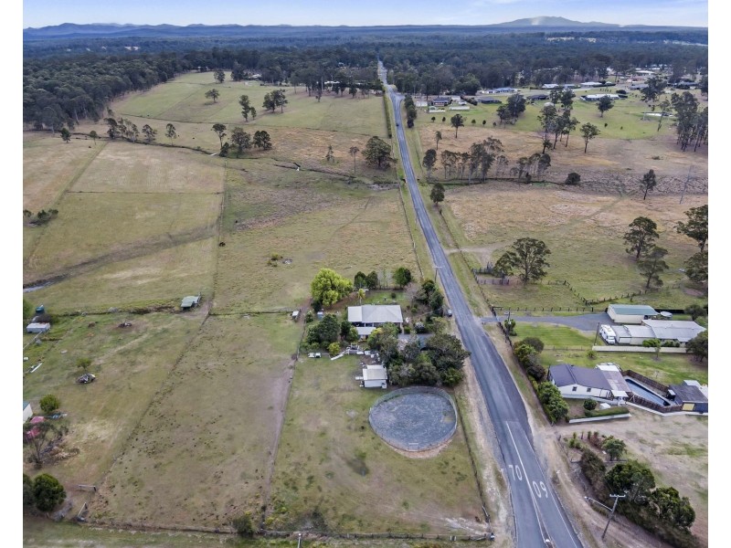 8 Crottys Lane, Yarravel NSW 2440