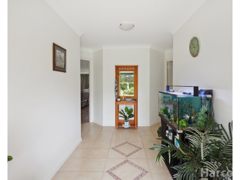 6 Hillview Drive, Yarravel NSW 2440
