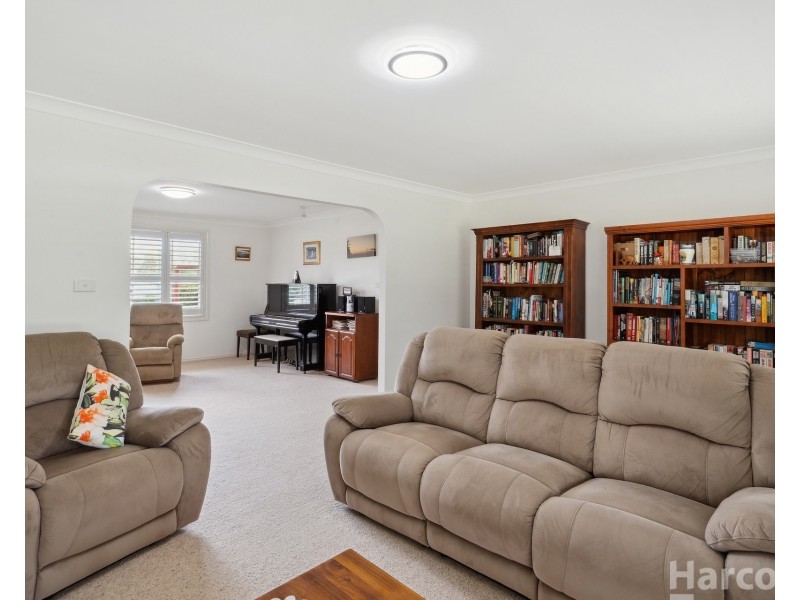 6 Hillview Drive, Yarravel NSW 2440