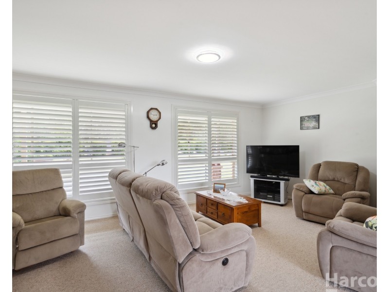 6 Hillview Drive, Yarravel NSW 2440