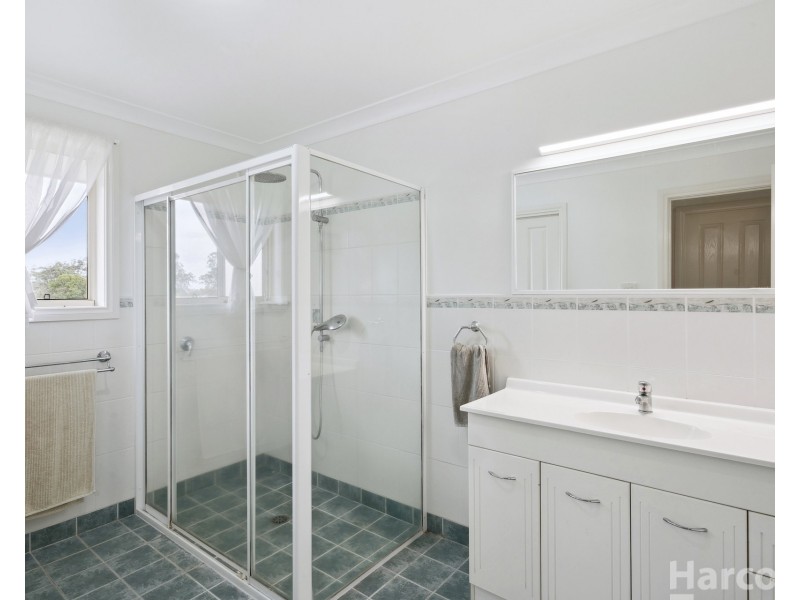 6 Hillview Drive, Yarravel NSW 2440