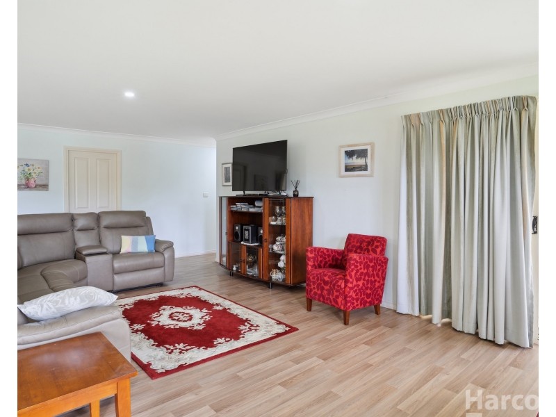 6 Hillview Drive, Yarravel NSW 2440