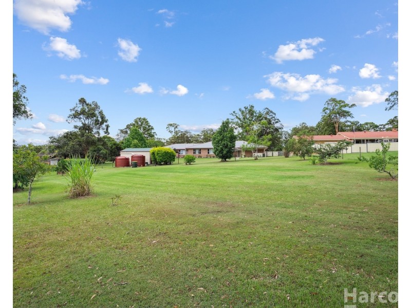 6 Hillview Drive, Yarravel NSW 2440