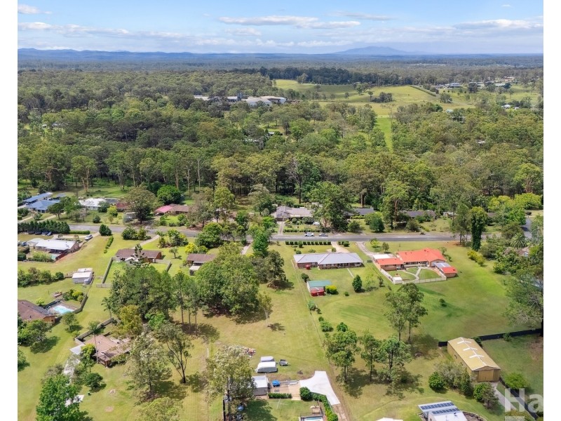 6 Hillview Drive, Yarravel NSW 2440