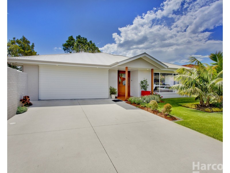 15 Waianbar Avenue, South West Rocks NSW 2431