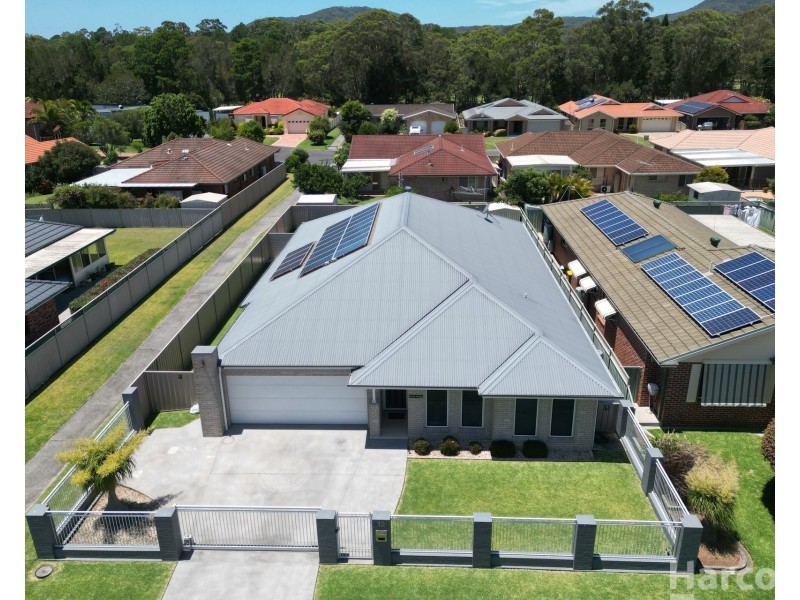 12 Athol Elliott Place, South West Rocks NSW 2431