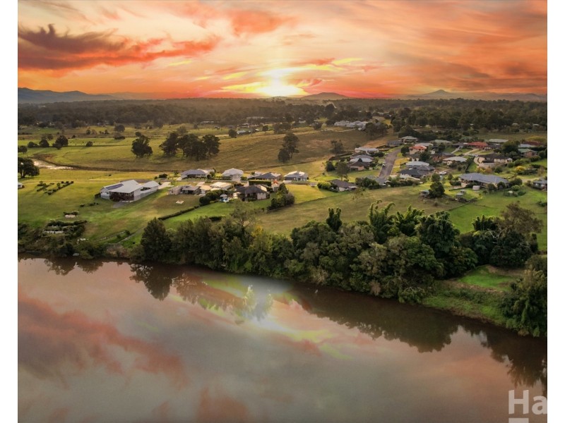 22 Caerlon Place, Greenhill NSW 2440