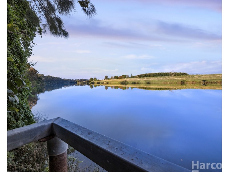 22 Caerlon Place, Greenhill NSW 2440