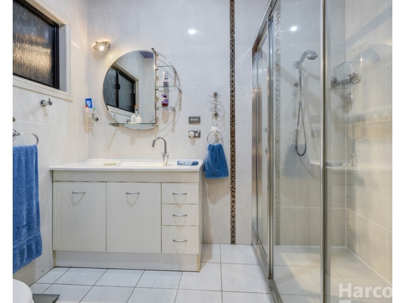 22 Caerlon Place, Greenhill NSW 2440