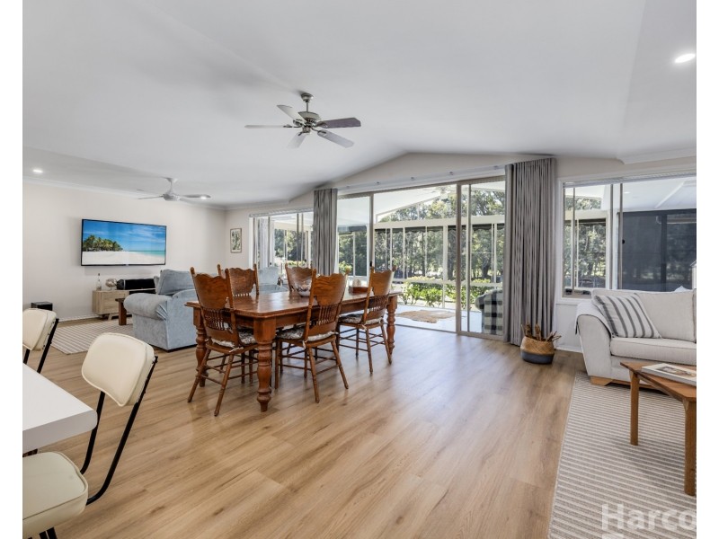 43 Athol Elliott Place, South West Rocks NSW 2431