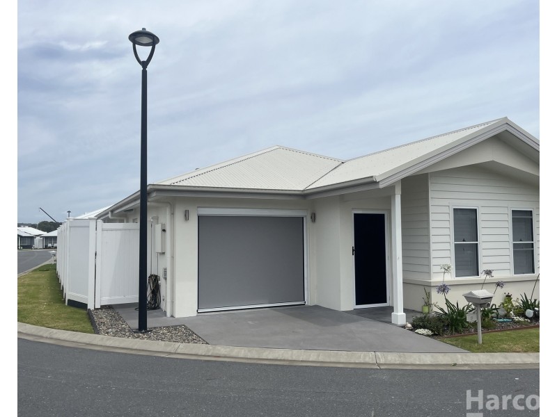 8 Augusta Crescent, South West Rocks NSW 2431