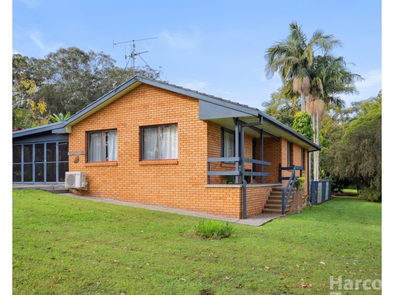 1 Hillview Drive, Yarravel NSW 2440