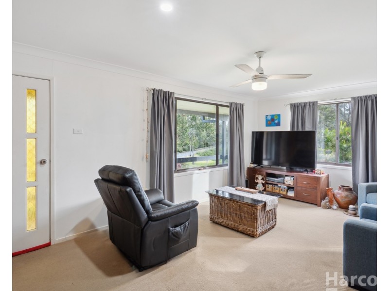 1 Hillview Drive, Yarravel NSW 2440