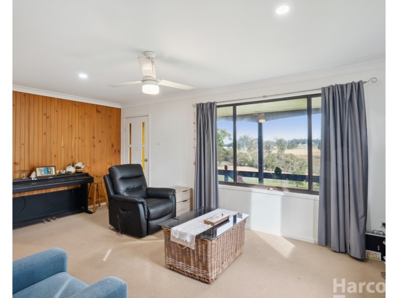 1 Hillview Drive, Yarravel NSW 2440