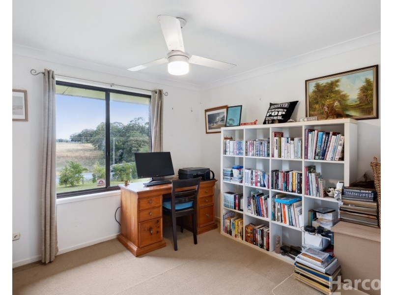 1 Hillview Drive, Yarravel NSW 2440