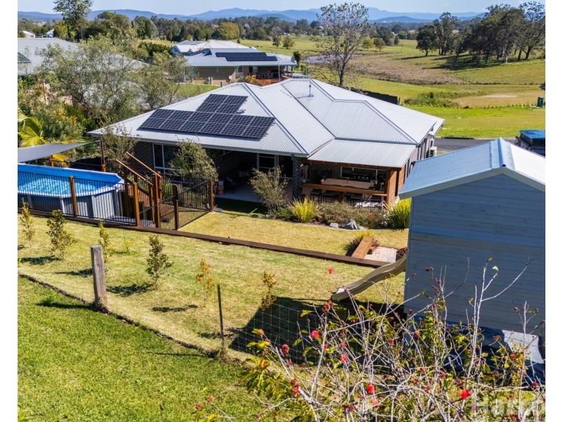 18 Springfields Drive, Greenhill NSW 2440