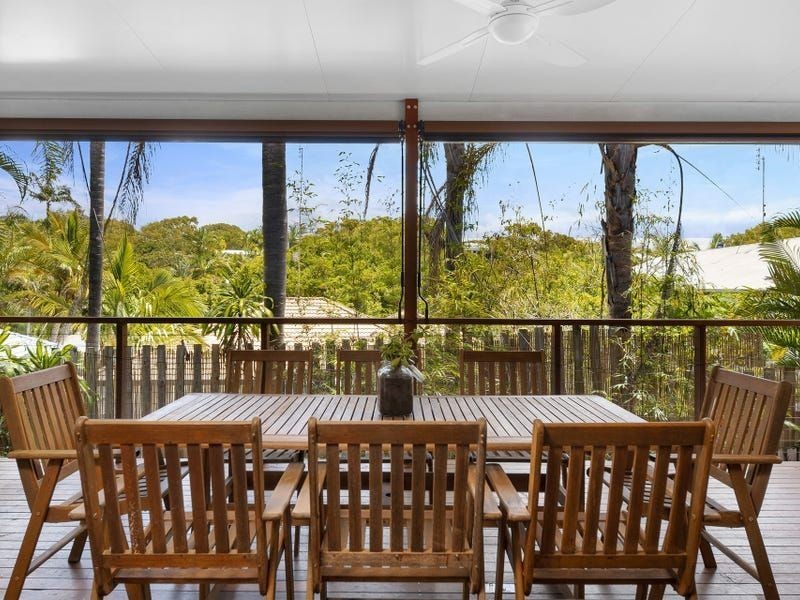 1 Driftwood Drive, Castaways Beach QLD 4567