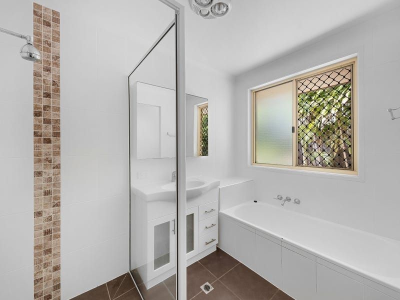 1 Driftwood Drive, Castaways Beach QLD 4567