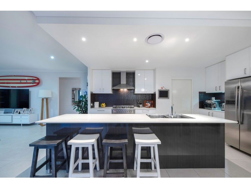 77 The Avenue, Peregian Springs QLD 4573