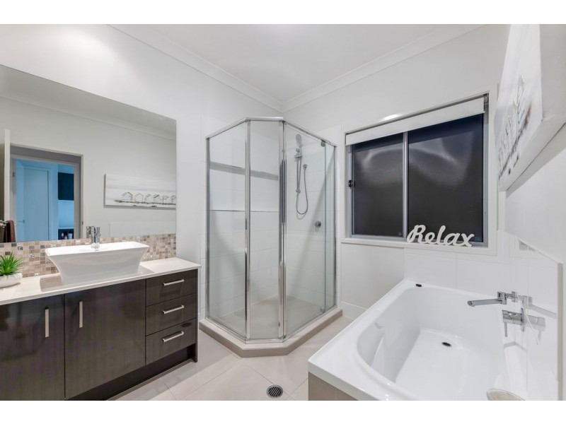 77 The Avenue, Peregian Springs QLD 4573
