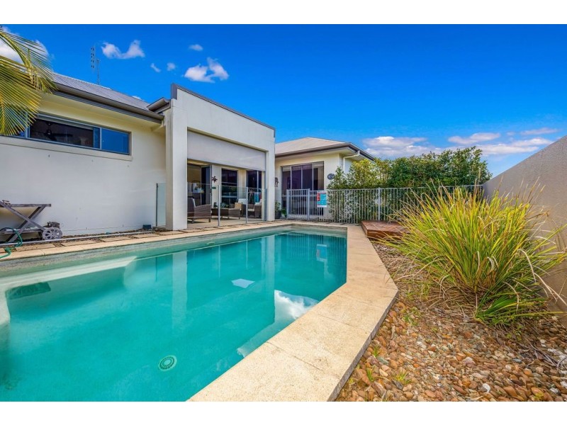 16 Selkirk Way, Peregian Springs QLD 4573