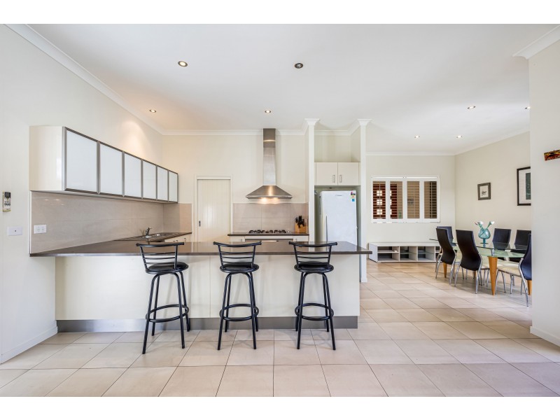 16 Selkirk Way, Peregian Springs QLD 4573
