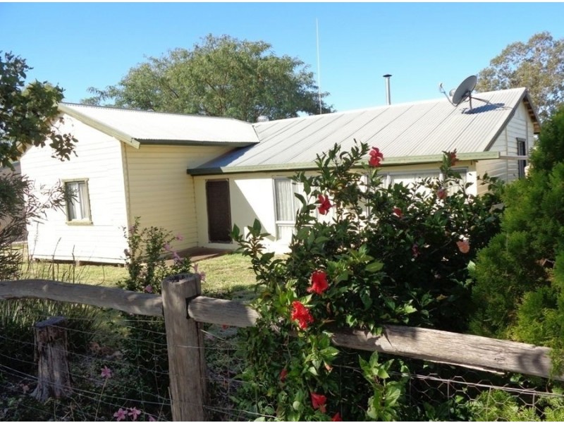 10 Killarney Street, Dulacca QLD 4425