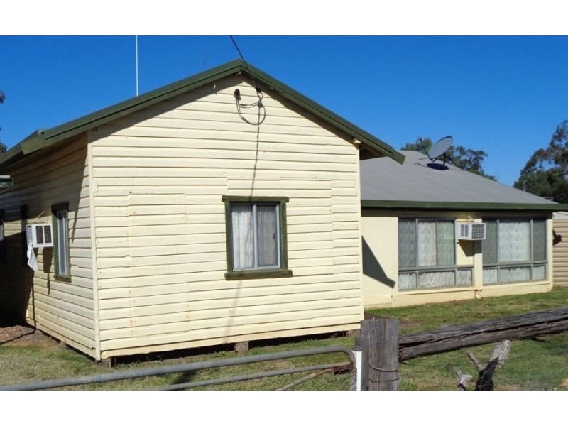 10 Killarney Street, Dulacca QLD 4425