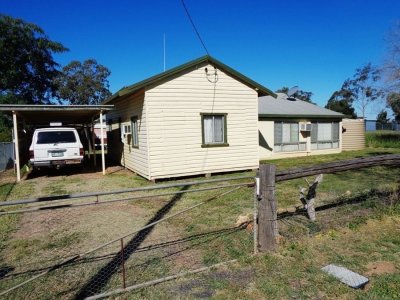 10 Killarney Street, Dulacca QLD 4425