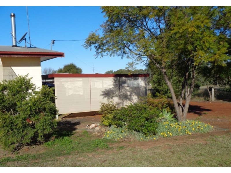 32 North Street, Dulacca QLD 4425