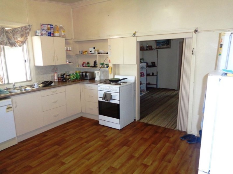 10 Forrest Street, Drillham QLD 4424