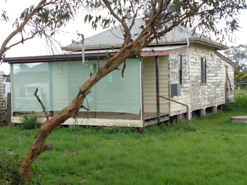 8 Killarney Street, Dulacca QLD 4425