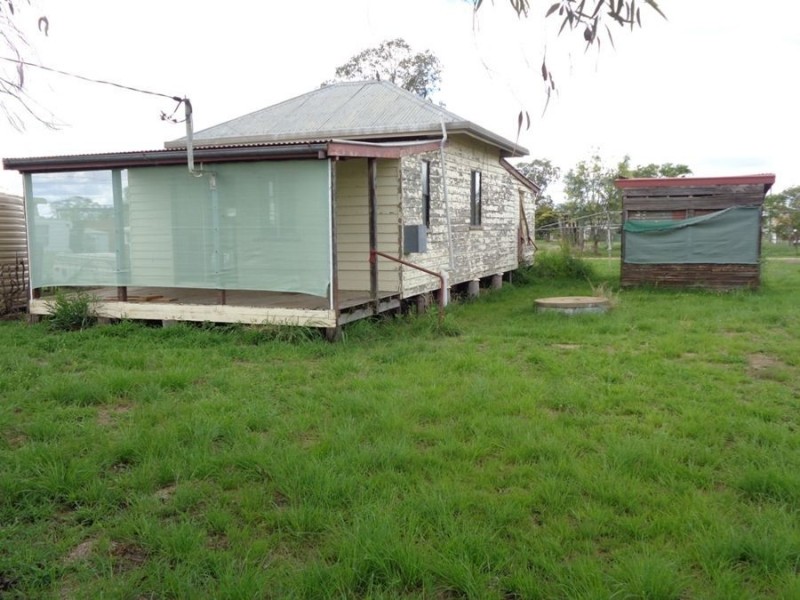 8 Killarney Street, Dulacca QLD 4425
