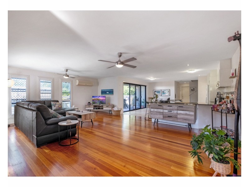 1/10 Deborah Cls, Mudjimba QLD 4564