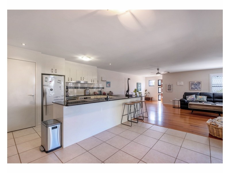 1/10 Deborah Cls, Mudjimba QLD 4564