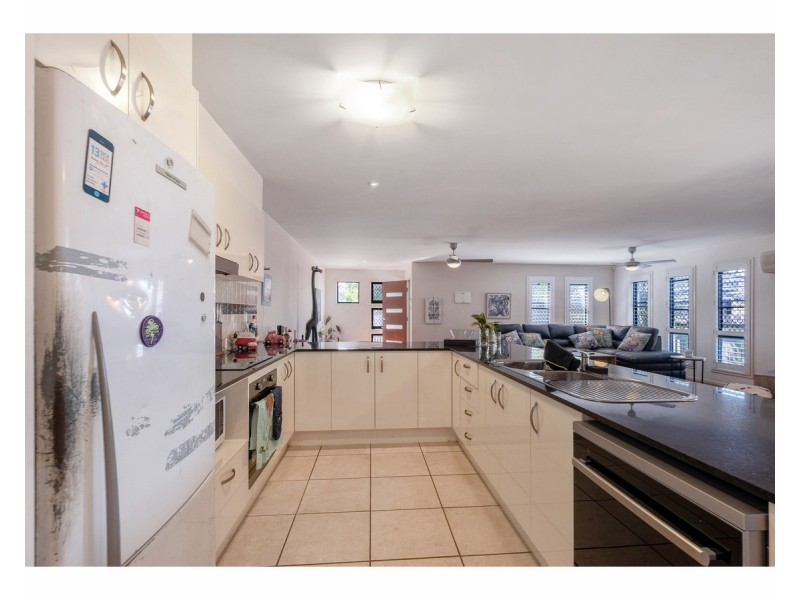 1/10 Deborah Cls, Mudjimba QLD 4564