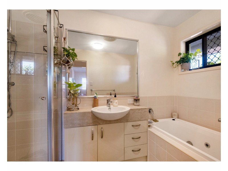 1/10 Deborah Cls, Mudjimba QLD 4564