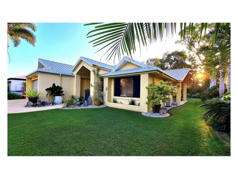 42 Wattlebird Drive, Twin Waters QLD 4564